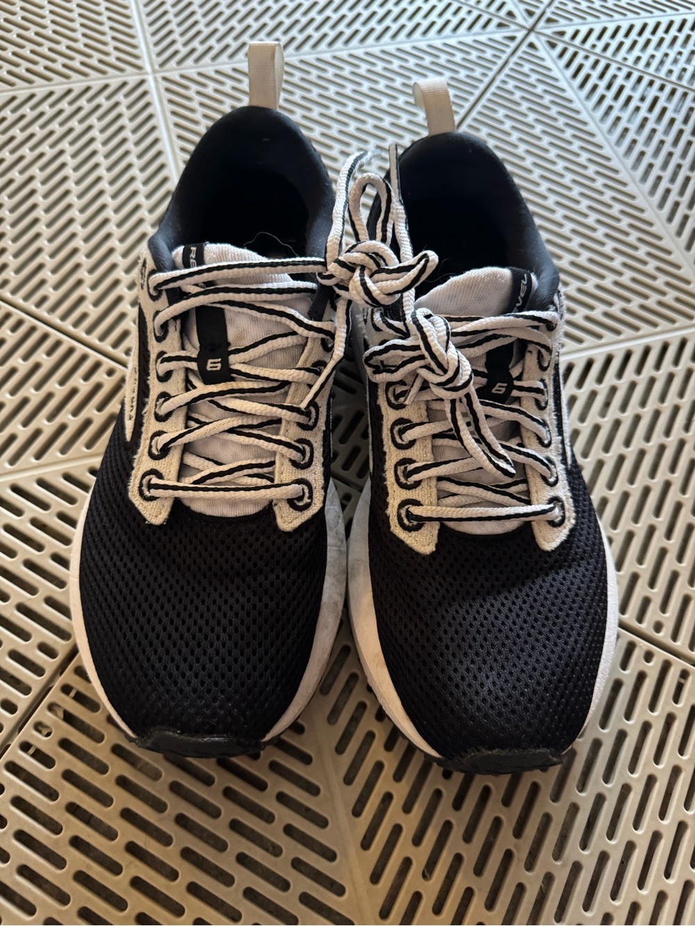 Brooks Revel 6 Black and White Women's Athletic Shoes